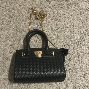 Elegant Black Woven Handbag with Gold Chain